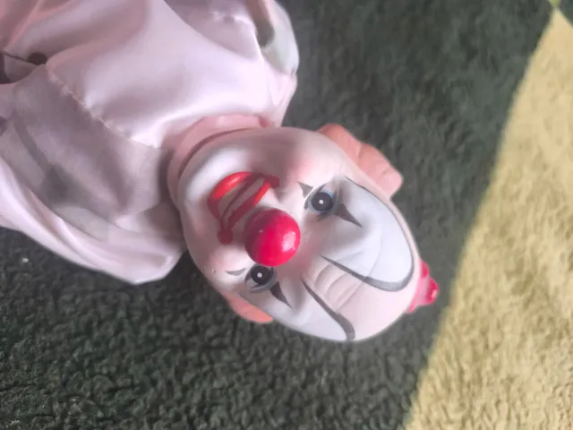 Payaso de cerámica y tela para decoración