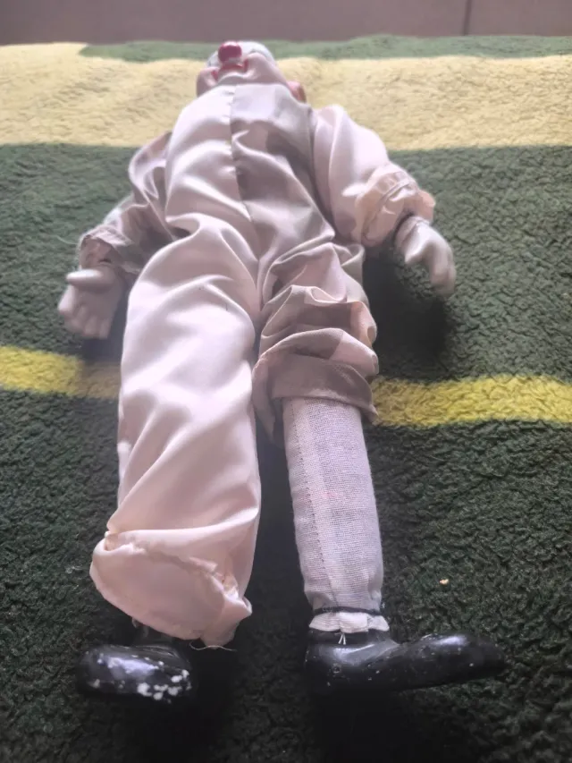 Payaso de cerámica y tela para decoración