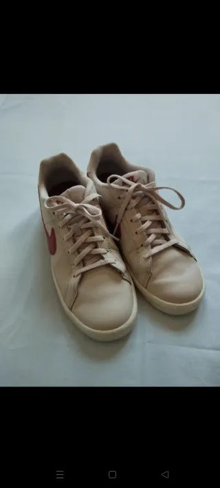 Zapatillas Nike Beige y Rojo Talla 38