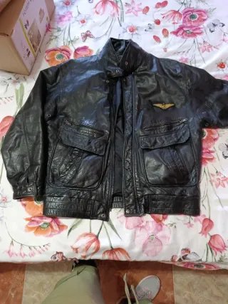 Cazadora de cuero negra