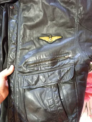 Cazadora de cuero negra