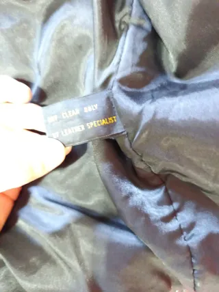 Cazadora de cuero negra