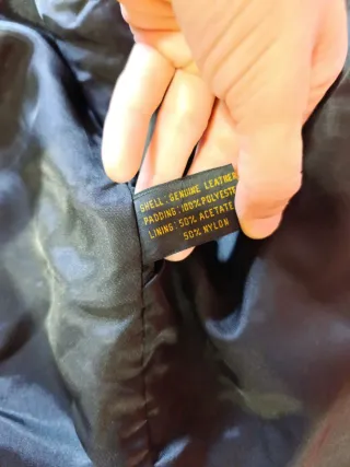 Cazadora de cuero negra