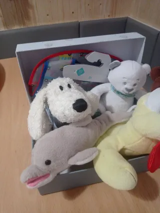 Caja regalo bebé peluches y accesorios