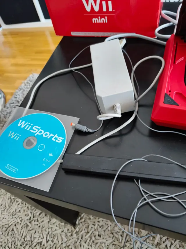 Nintendo Wii Mini + Wii Sports