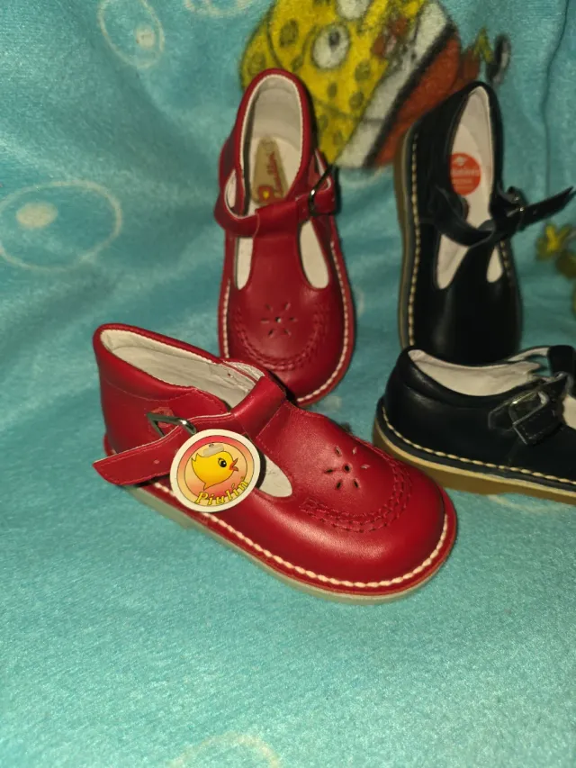 Sandalias Niñ@ Rojas y azul marino.