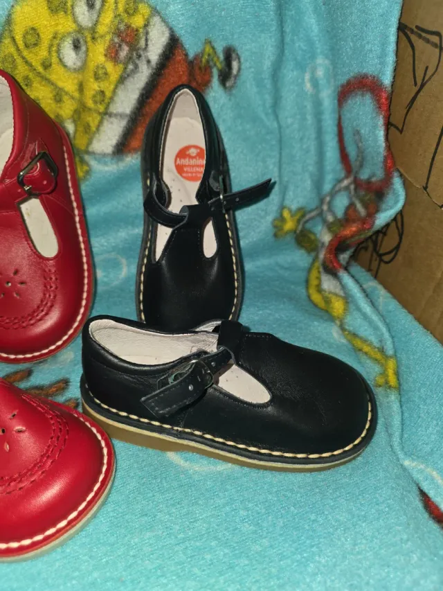 Sandalias Niñ@ Rojas y azul marino.