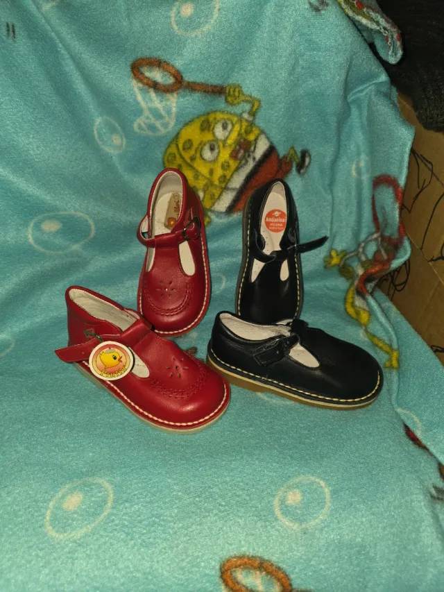 Sandalias Niñ@ Rojas y azul marino.