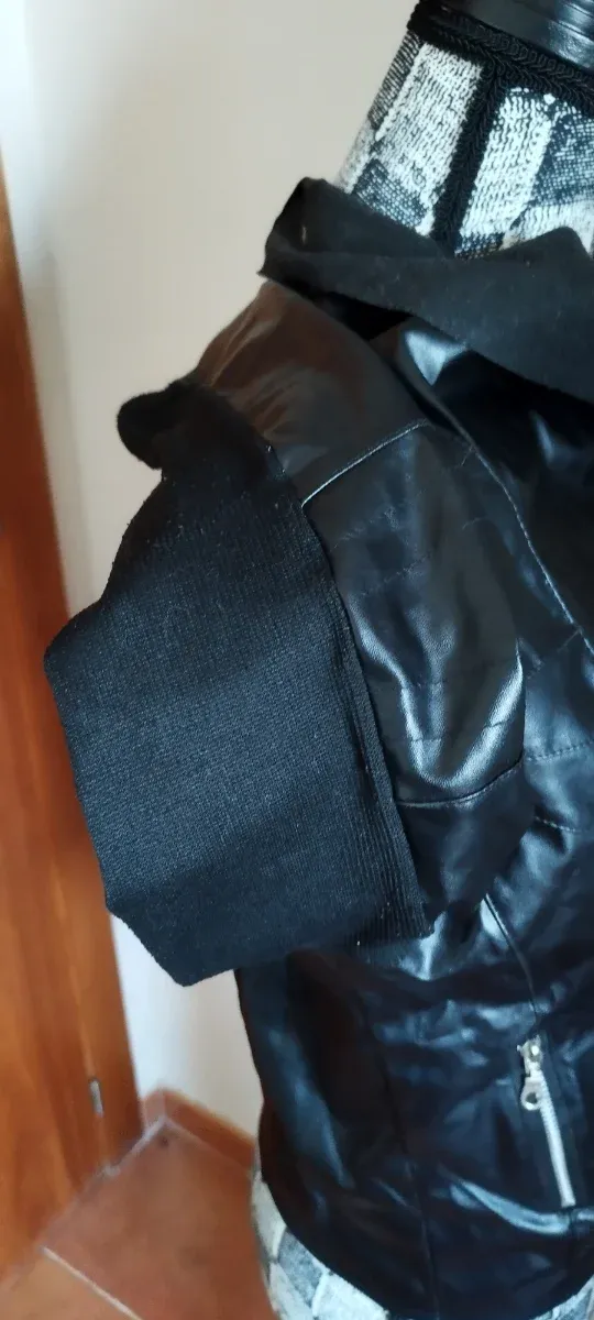 Cazadora motera piel sintética negra