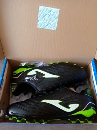 N 38 / Botas de fútbol nuevas Joma Toledo