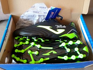 N 38 / Botas de fútbol nuevas Joma Toledo