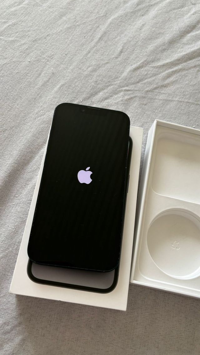 iPhone 14 Negro/Morado