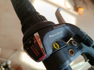 Bicicleta CONOR 440 24" Negro/Rojo. Sillín nuevo.