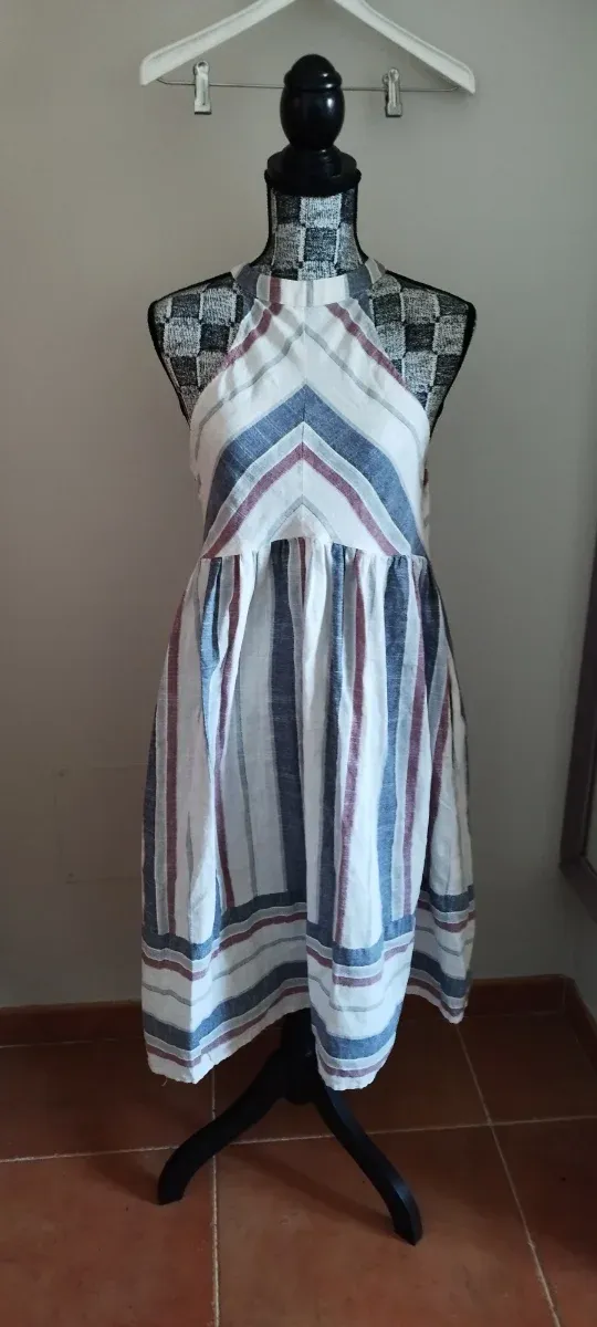 Vestido de lino con rayas