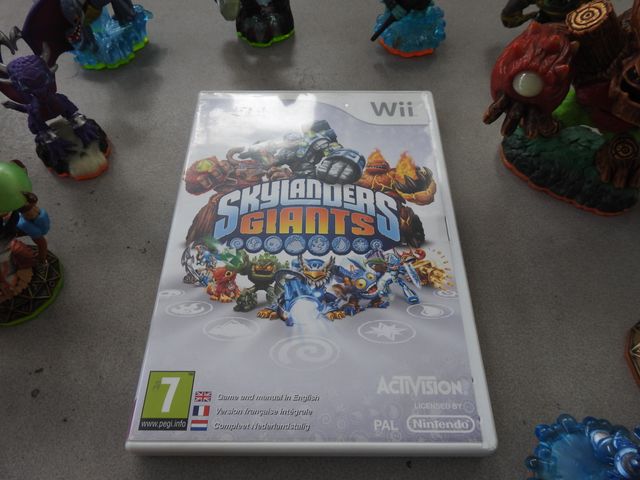 Jogo Wii Skylanders Giants com Figuras