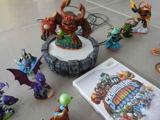 Jogo Wii Skylanders Giants com Figuras
