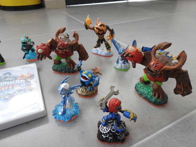 Jogo Wii Skylanders Giants com Figuras