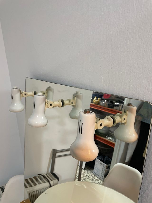 Espejo con luces decorativas