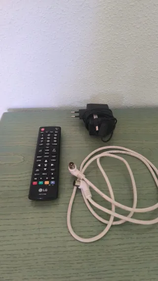 Monitor TV LG 24MT45D-PZ + Accessori