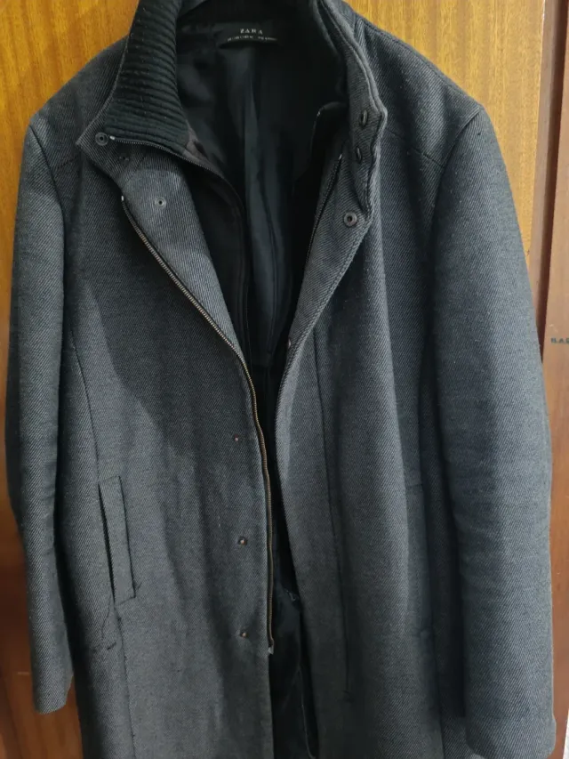 Abrigo Zara gris hombre
