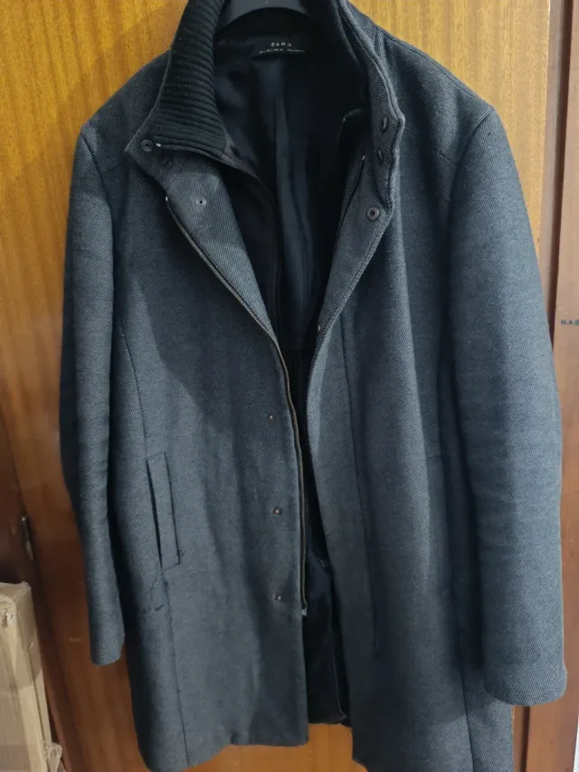 Abrigo Zara gris hombre