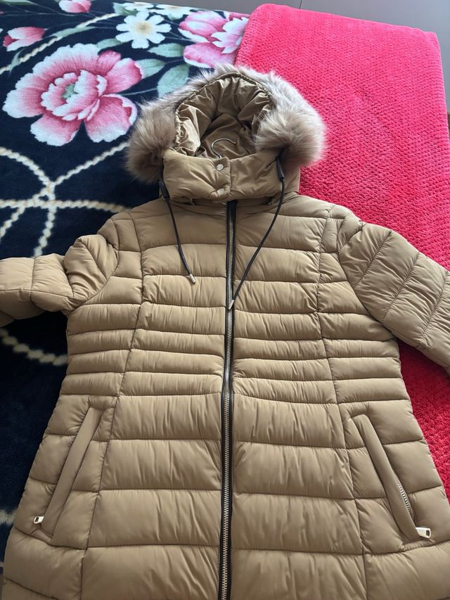 chaqueta  invierno beige talla L con capucha