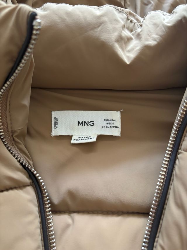 chaqueta  invierno beige talla L con capucha