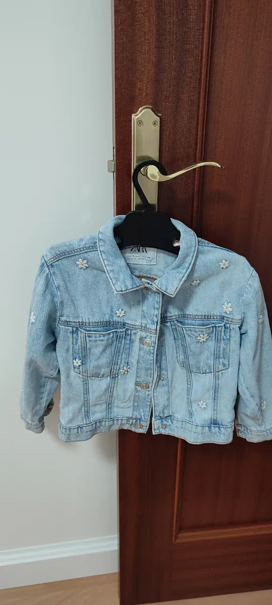 Chaqueta vaquera niña Zara flores