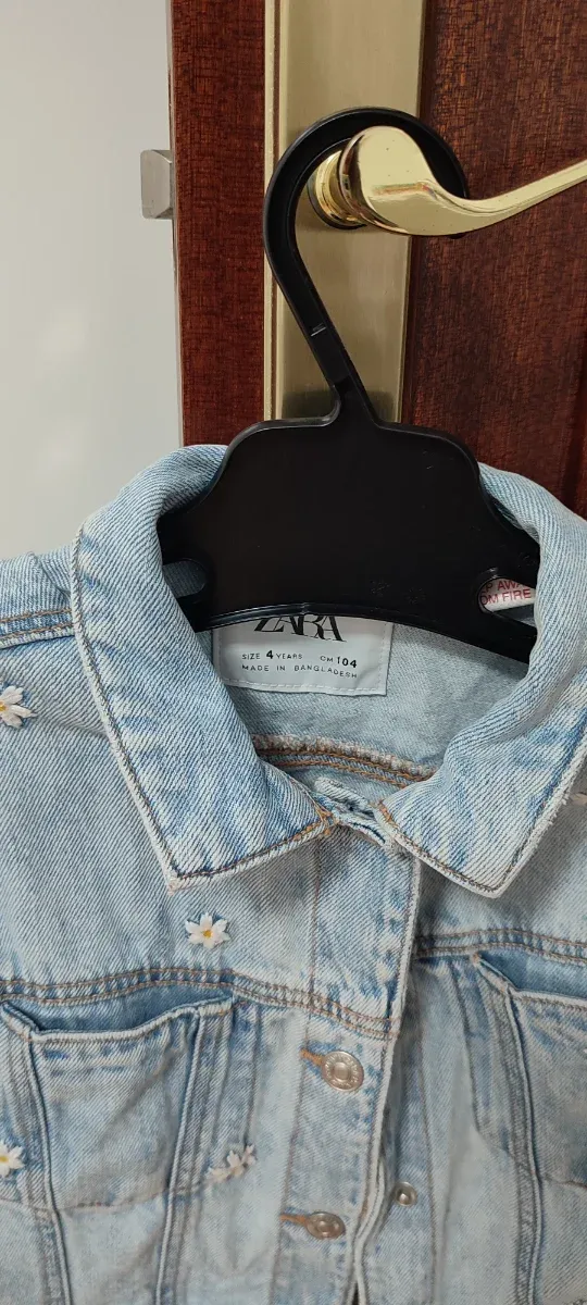 Chaqueta vaquera niña Zara flores