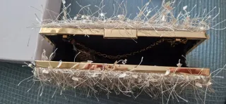 Bolso fiesta beige y dorado. Nuevo