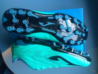 N 38 / Botas nuevas de fútbol Joma