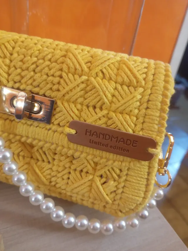 Minibag gialla con perle