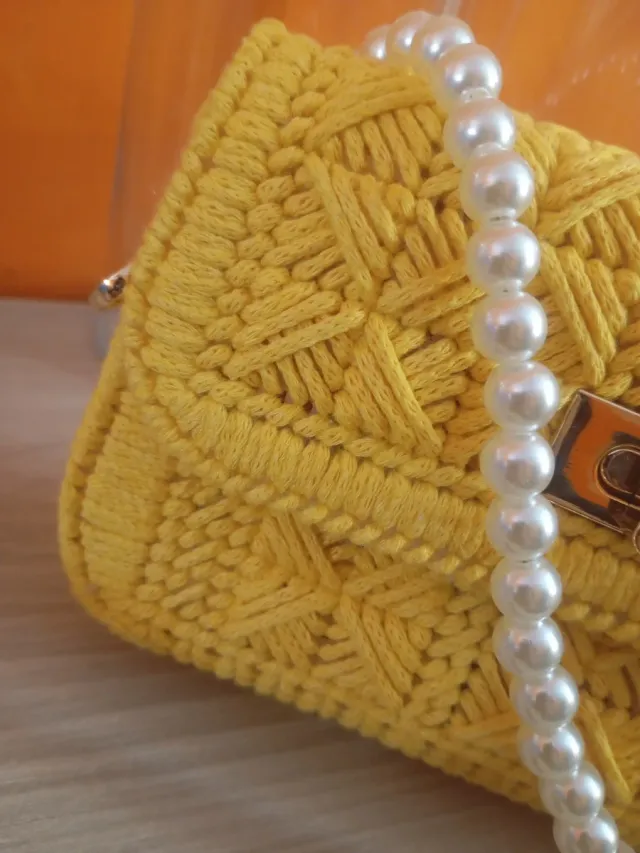 Minibag gialla con perle