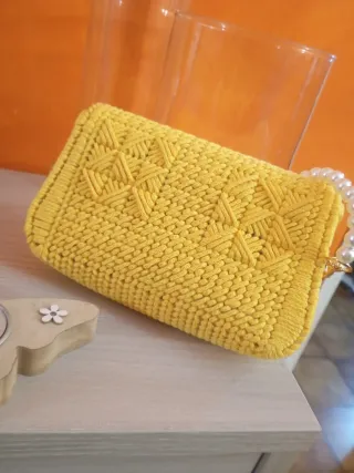 Minibag gialla con perle