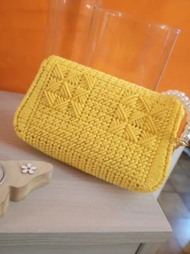 Minibag gialla con perle