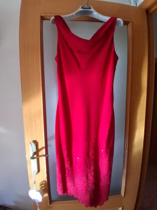 Vestido rojo fiesta con pedrería
