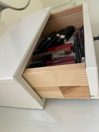 Tocador IKEA blanco con espejo ovalado