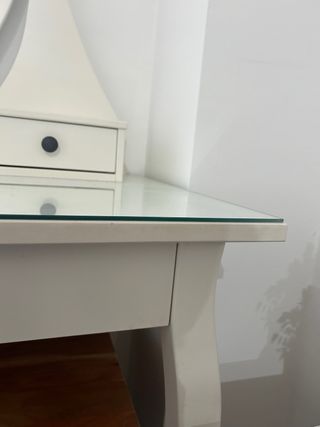 Tocador IKEA blanco con espejo ovalado