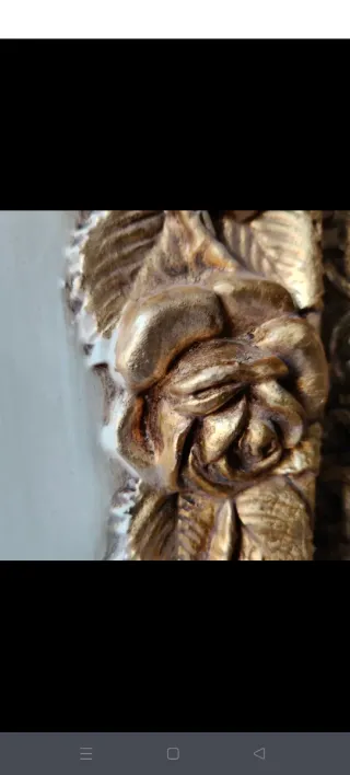 Vassoio in legno con bordo in rilievo