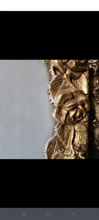 Vassoio in legno con bordo in rilievo