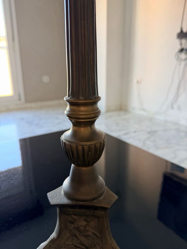 Lámpara de mesa bronce y tela