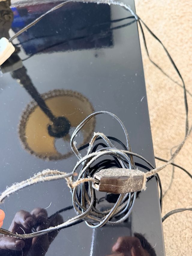 Lámpara de mesa bronce y tela