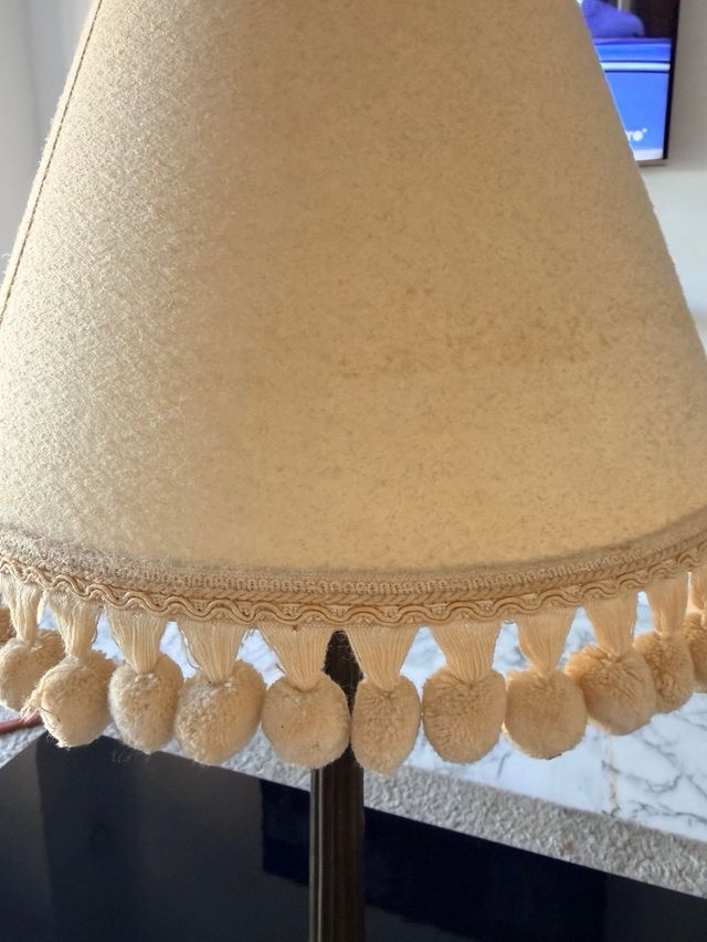 Lámpara de mesa bronce y tela