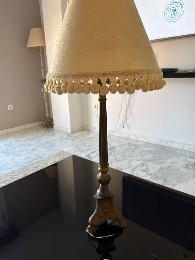 Lámpara de mesa bronce y tela