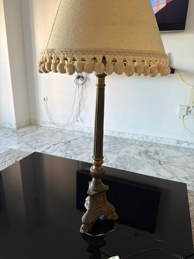 Lámpara de mesa bronce y tela