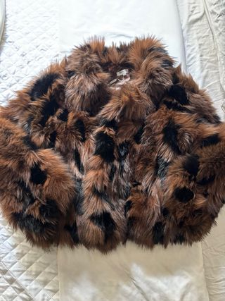 Abrigo pelo marrón/negro