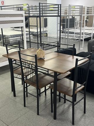 Mesa de cocina moderna con 4 sillas — NUEVA