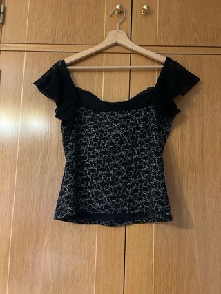 Top negro con calavera de purpurina