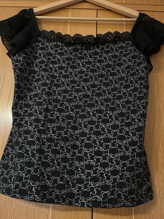 Top negro con calavera de purpurina