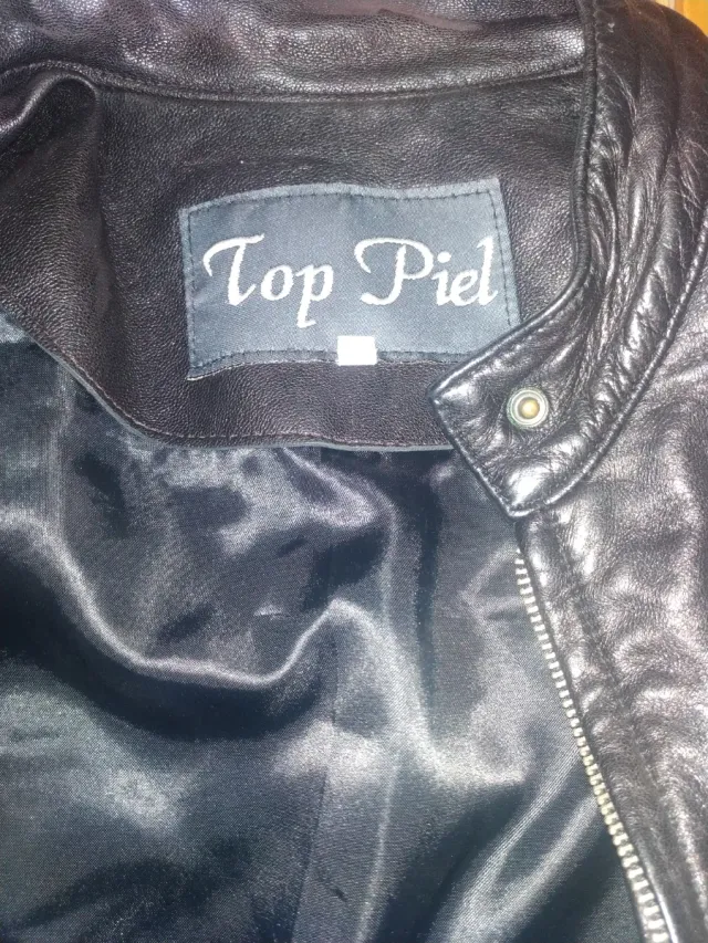 Giubbotto in pelle nera da donna